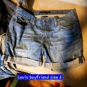 5/20 Levi's Boyfriend cut shorts New